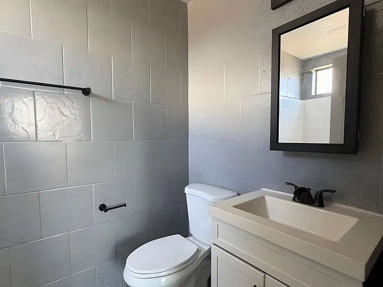 751 Cerritos Ave — Photo 2