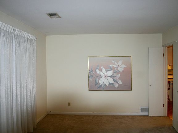 4th image of 1204 Winnipeg Dr