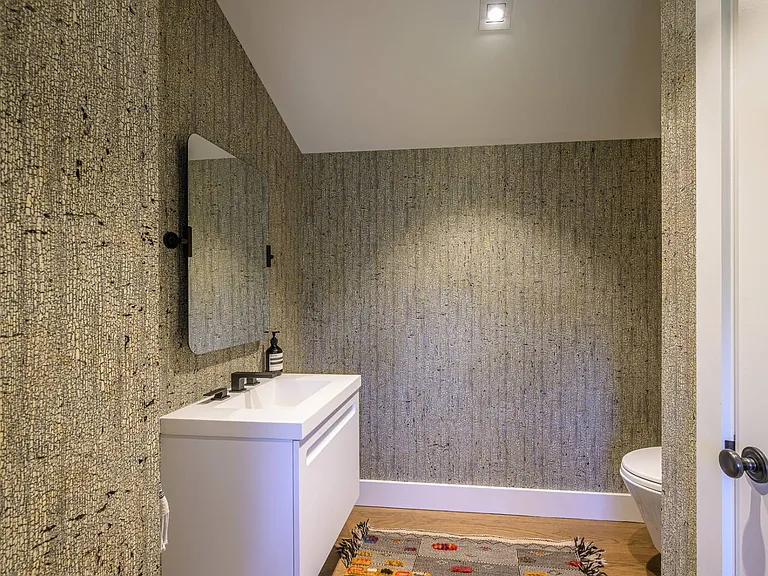 41 Eastway Dr — Photo 25