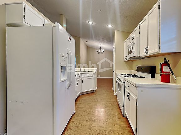 3rd image of 10537 Cherry Oak Cir