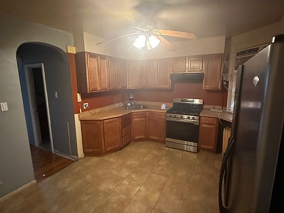 4th image of 5423 W Berks St #1A