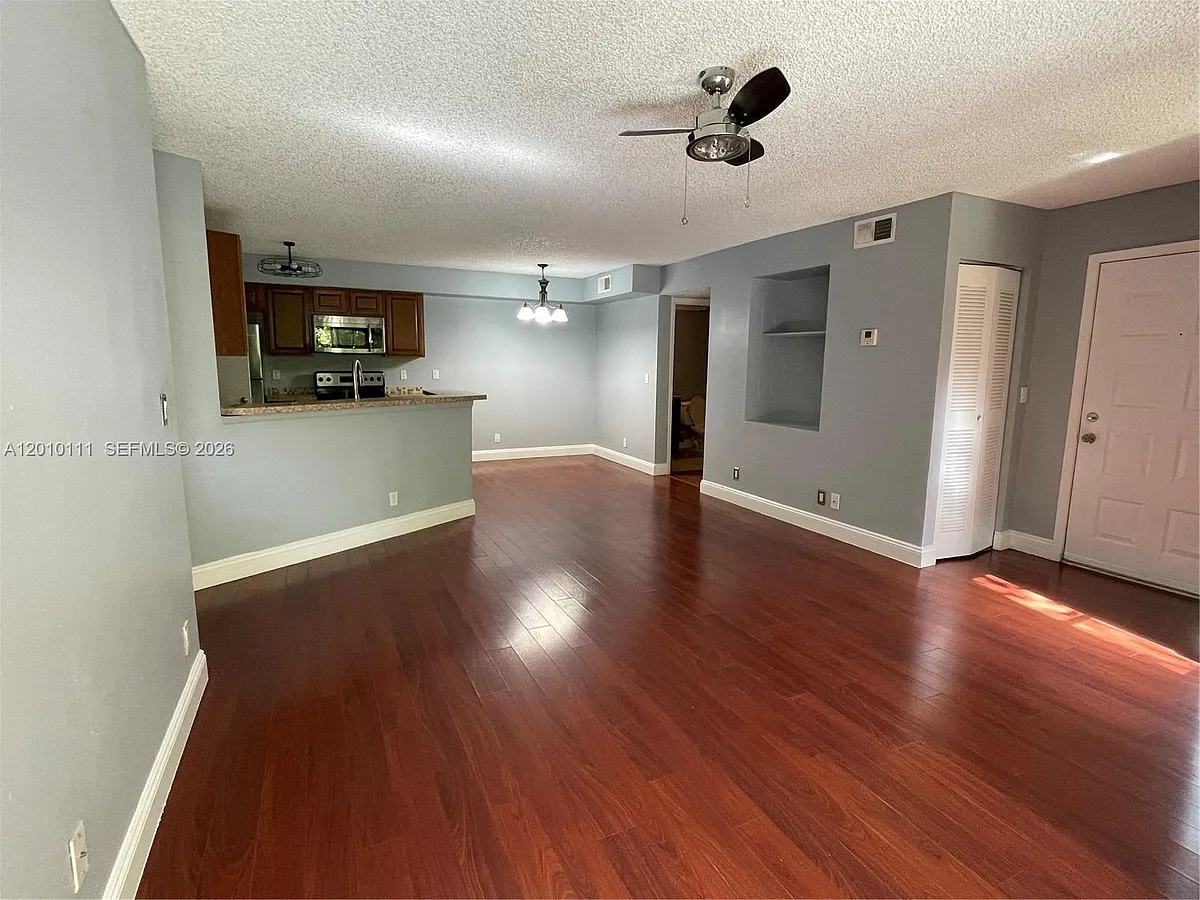 Building Photo - 9999 Summerbreeze Dr #717