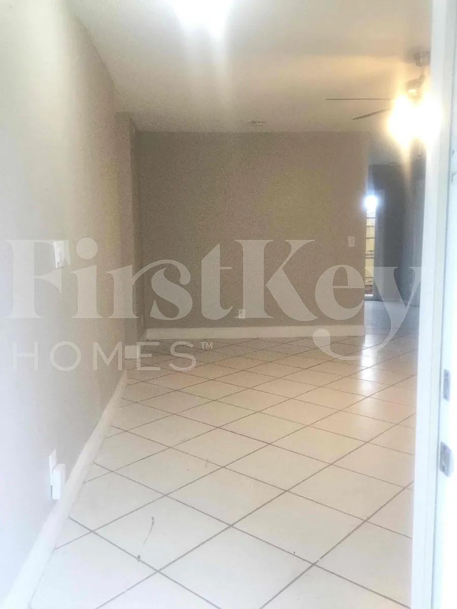 Building Photo - 6129 Moonbeam Dr