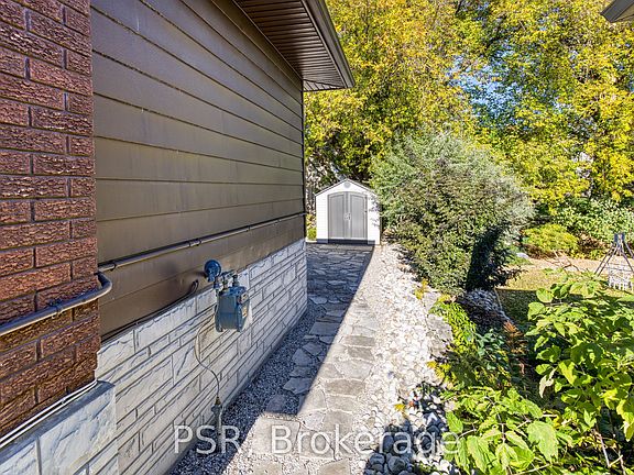 3rd image of 24 Burbank Rd