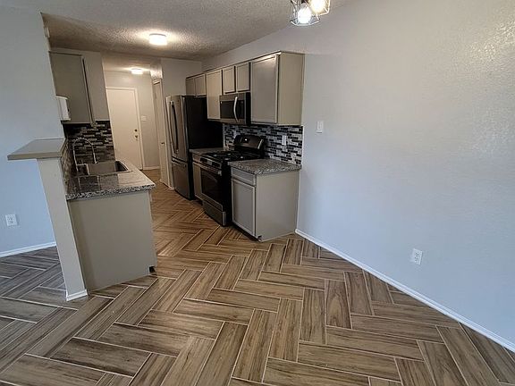 3rd image of 1306 York Castle Dr APT B