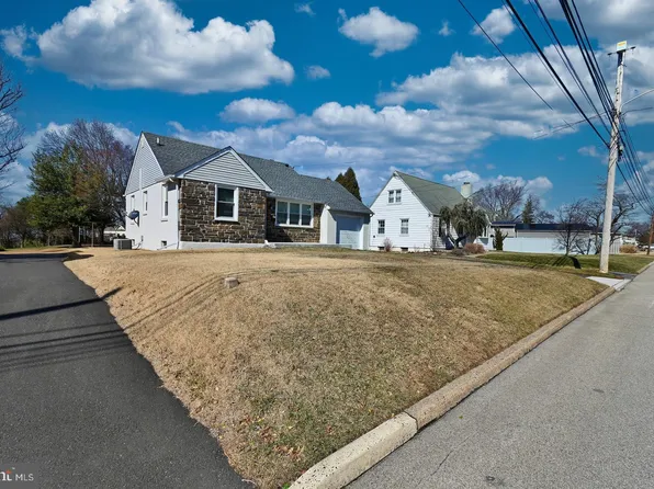 215 Lancaster Ave, Hatboro, PA 19040