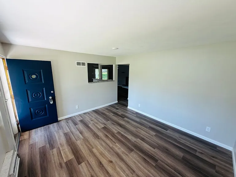 79 Ruth Dr — Photo 4