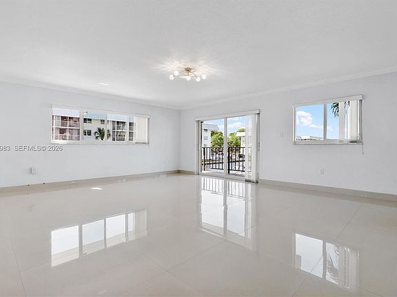 4th image of 3860 NE 170th St APT 205