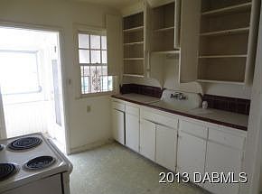 4th image of 411 Hillside Ave #&-413