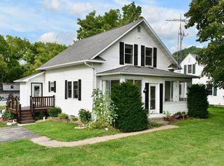 S3586 Chicken Valley Rd, Fountain City, WI 54629