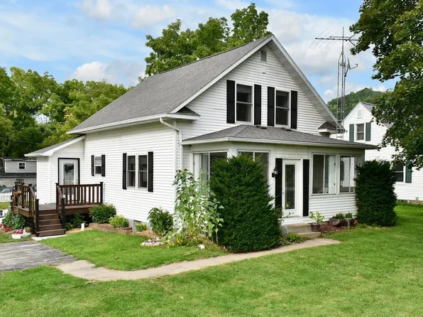 S3586 Chicken Valley Rd, Fountain City, WI 54629