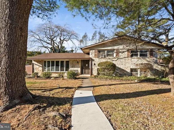 1064 Irvin Rd, Huntingdon Valley, PA 19006