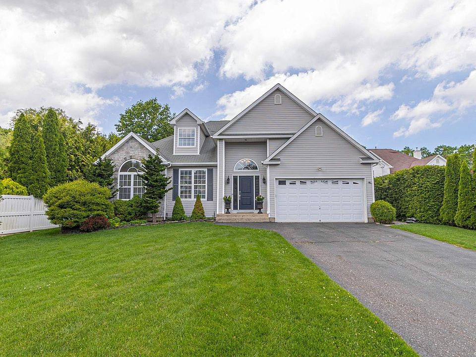 7 Forsythia, Holtsville, NY 11742 Zillow