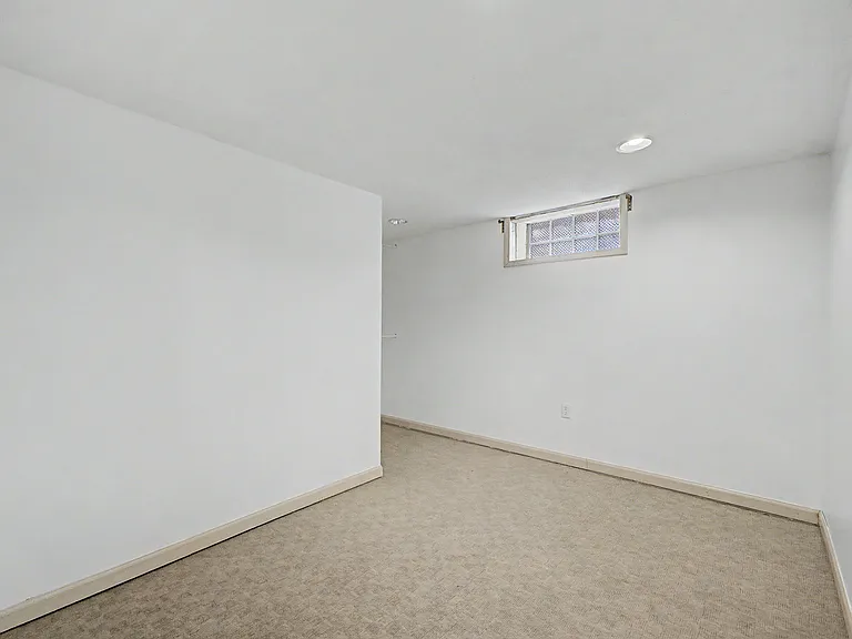 15587 Russell Ave — Photo 27