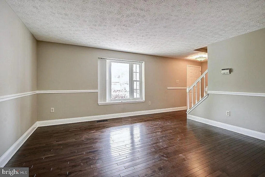 4 bed, 2632 sqft, $3,600 — Photo 4