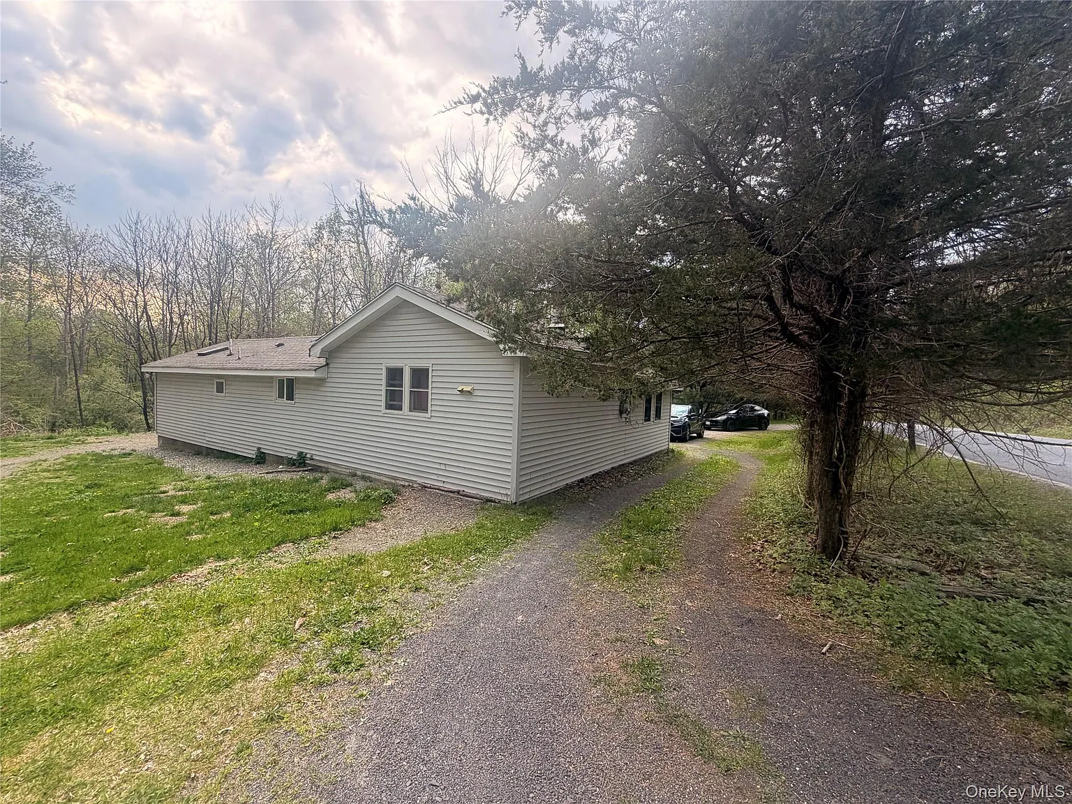 2 bed, 1.0 bath, 1041 sqft, $2,200 — Photo 2