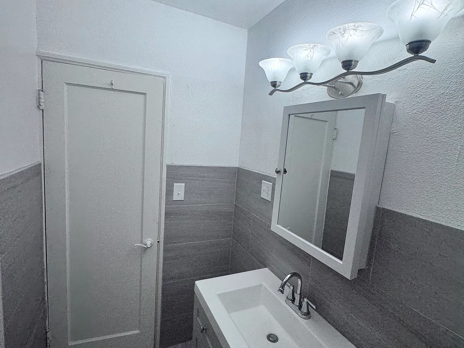 1 bed, 900 sqft, $2,350 — Photo 3