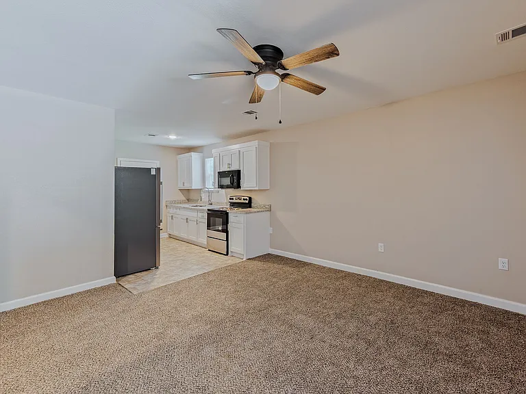 2104 S Valentine St — Photo 10