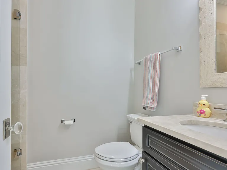 629 Riviera Dr — Photo 48