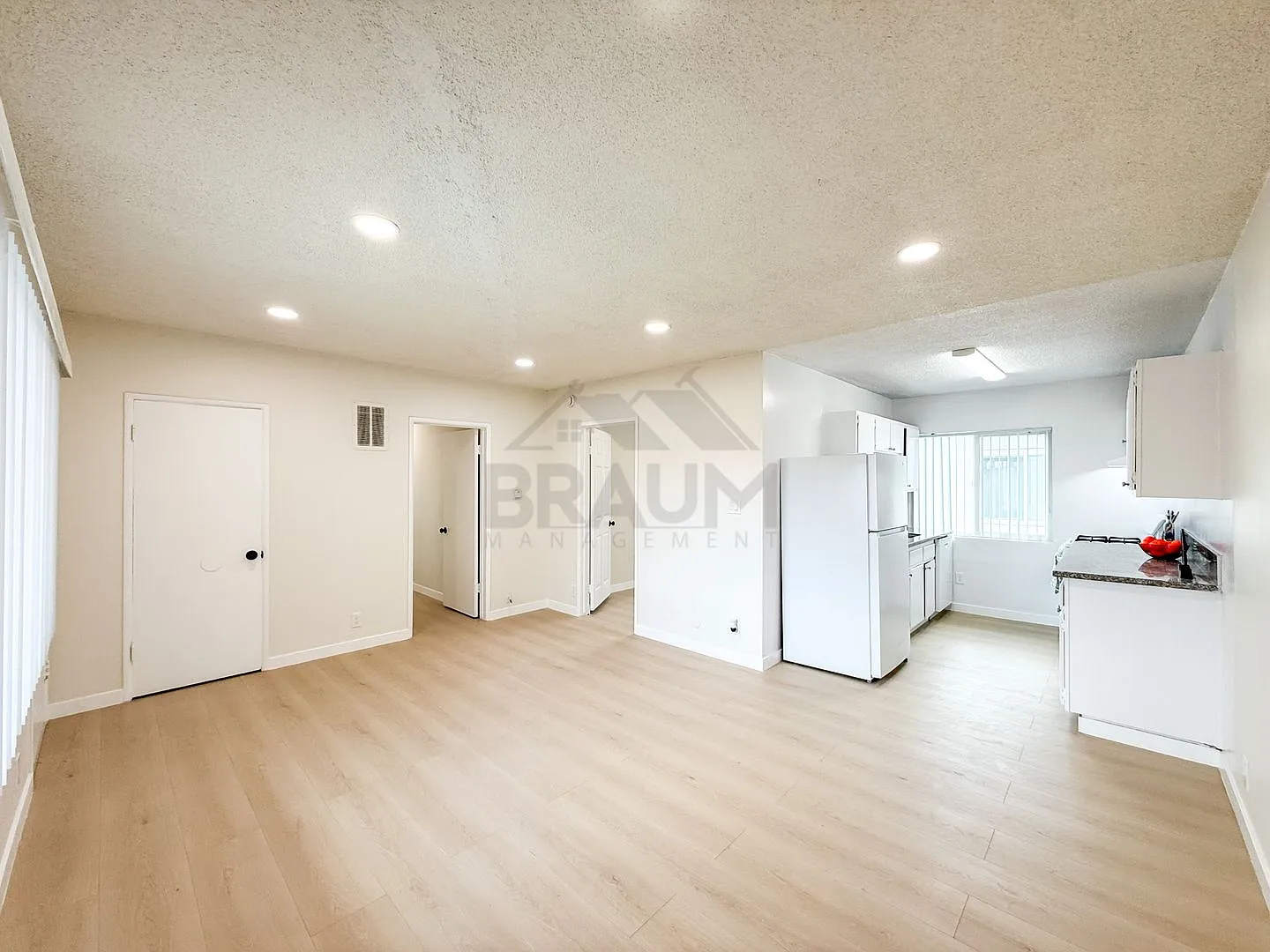 13129 OXNARD ST. — Photo 3