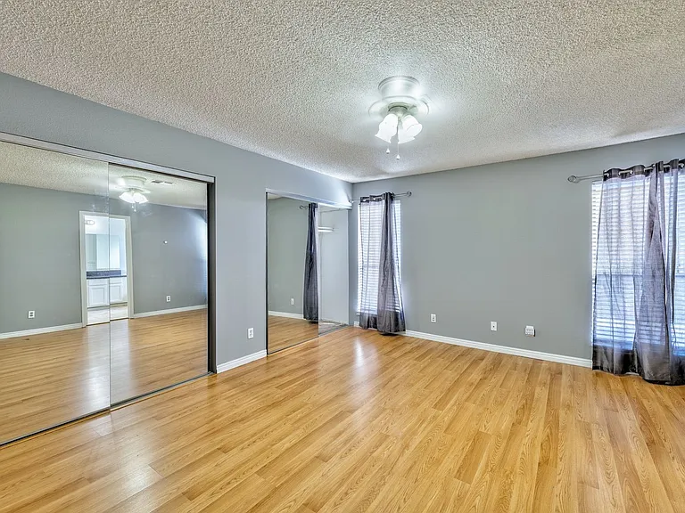 2078 Waverly Cir — Photo 14
