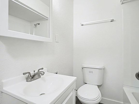 5th image of 1600 Chestnut St #R