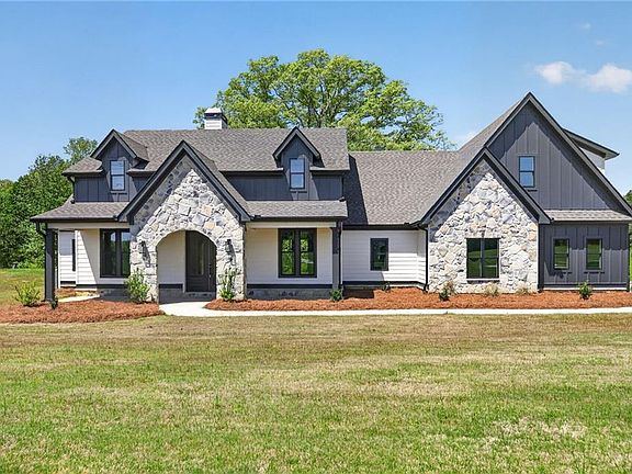 2nd image of 728 Lake Circle Rd