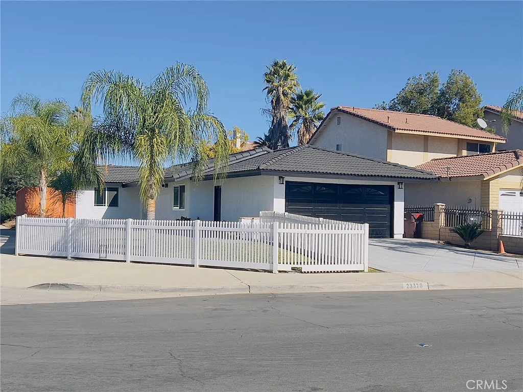 3 bed, 1021 sqft, $2,850 — Photo 2