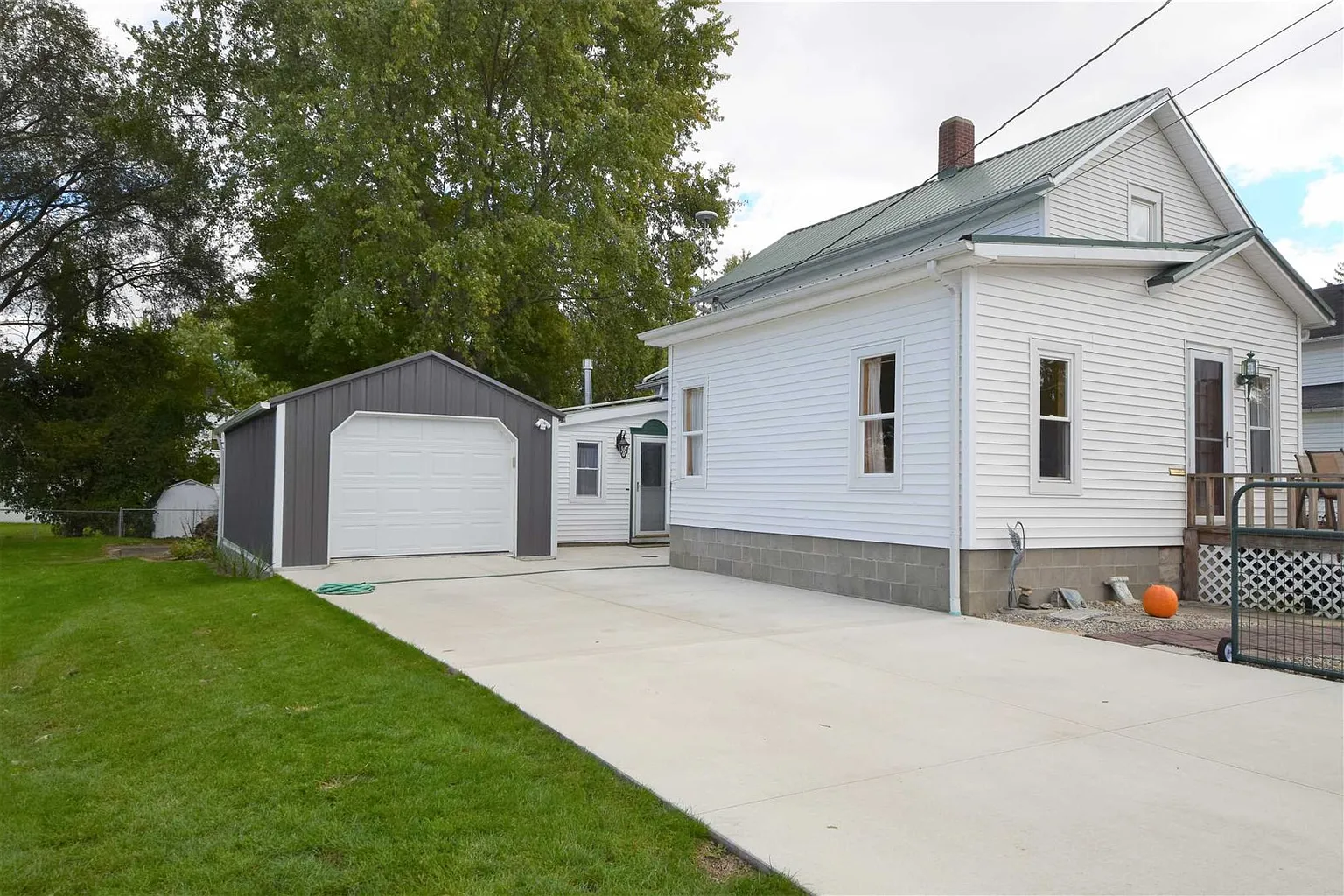 113 Parker Ave photo 1