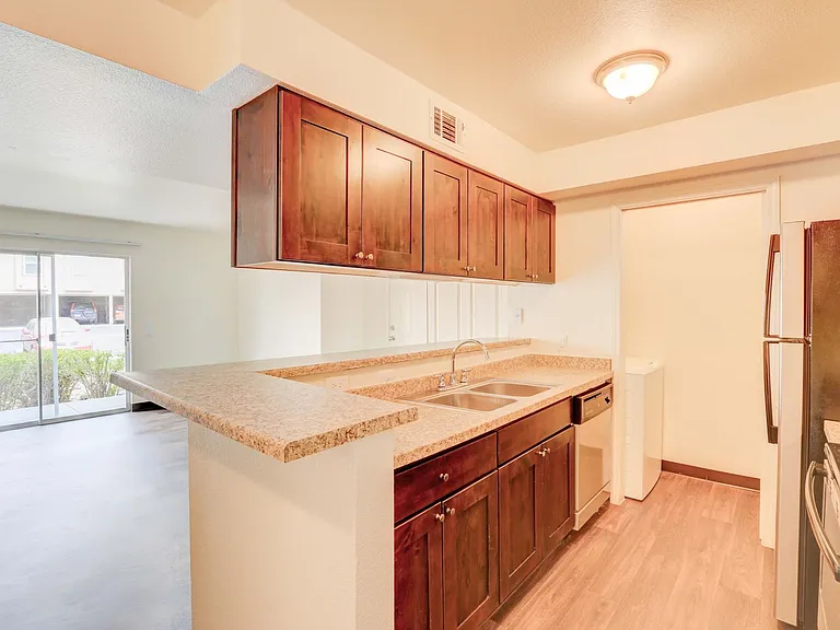 Americana Lakewood Apartments — Photo 115
