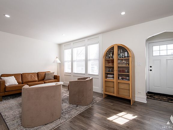 3rd image of 262 Lionel Rd