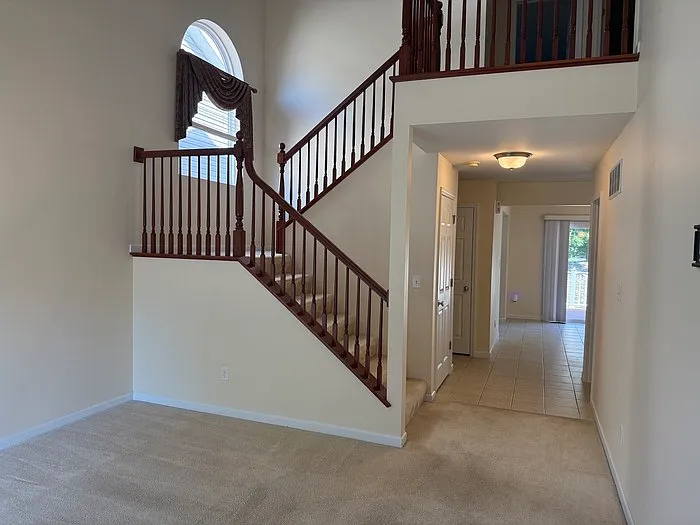 3 bed, 4.0 bath, 2142 sqft, $3,100 — Photo 3