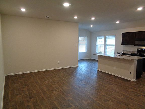 5th image of 728 Adlerway Dr