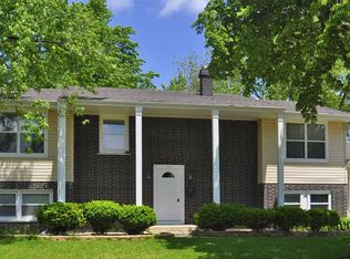 521 Apache Ln, Carol Stream, IL 60188