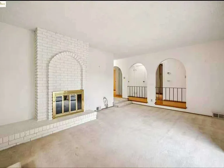1073 Camellia Dr — Photo 7