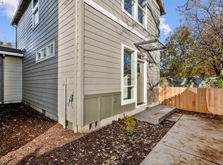 8517 SE Yamhill St, Portland, OR 97216