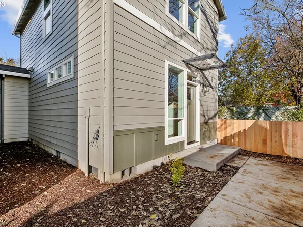 8517 SE Yamhill St, Portland, OR 97216