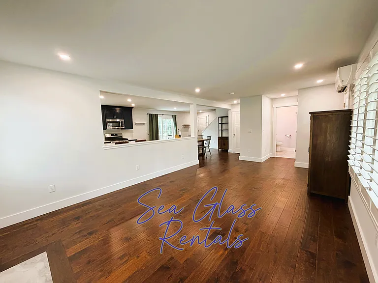 Beacon Dr — Photo 14