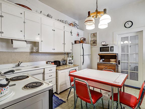 5th image of 62 Bough Pl
