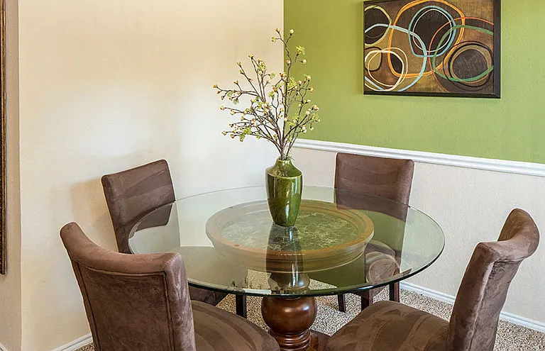 The Versailles Apartments — Photo 38