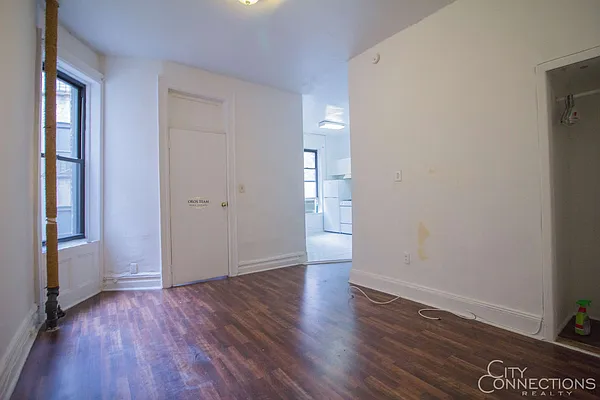 Rented by City Connections Realty | media 20