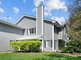 1312 Barclay Ln, Deerfield, IL 60015