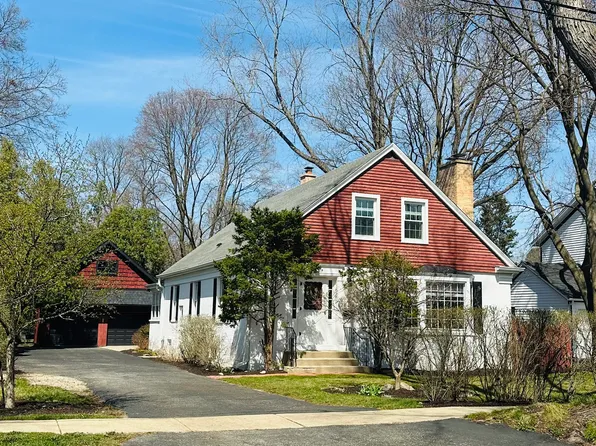 124 W Crystal Lake Ave, Crystal Lake, IL 60014