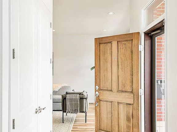 4th image of 720 25th St
