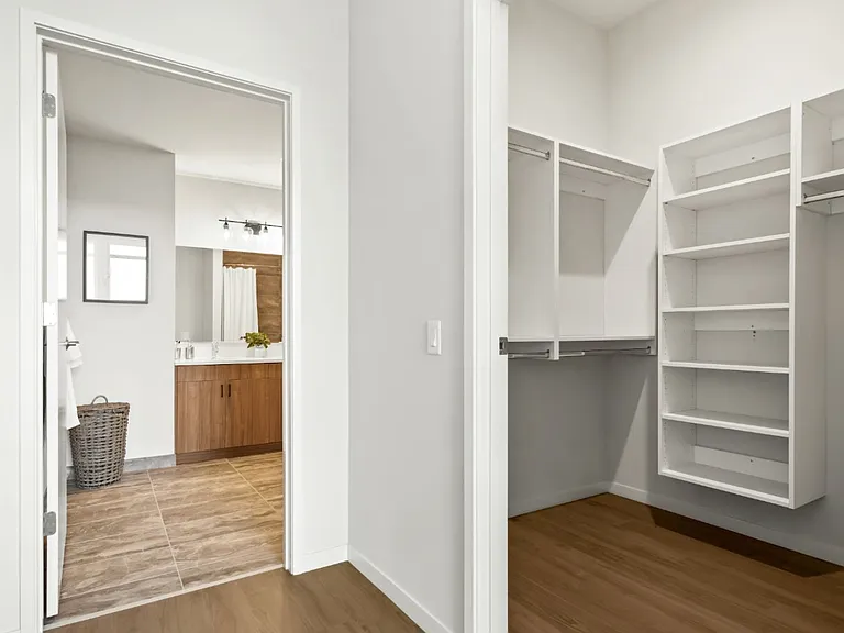 Logan Apartments — Photo 37
