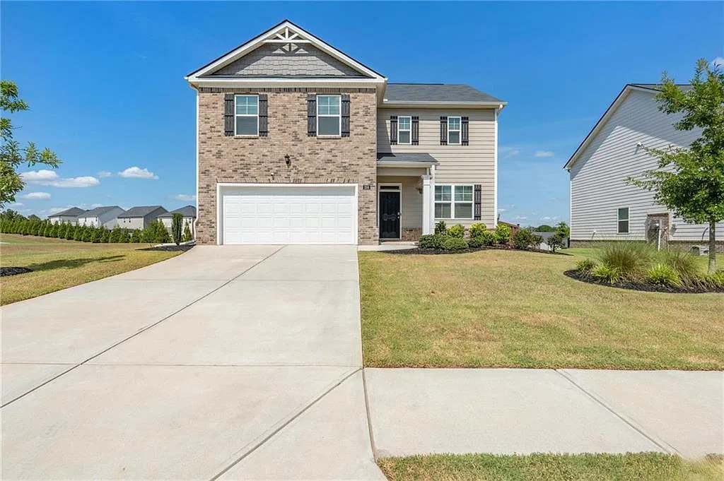 4 bed, 2.5 bath, 2361 sqft, $2,600 — Photo 4