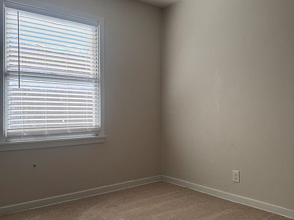 4th image of 2802 Field St