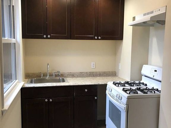 4th image of 211 Bay 17 St