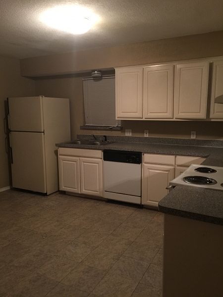 2nd image of 4625 Leonard St