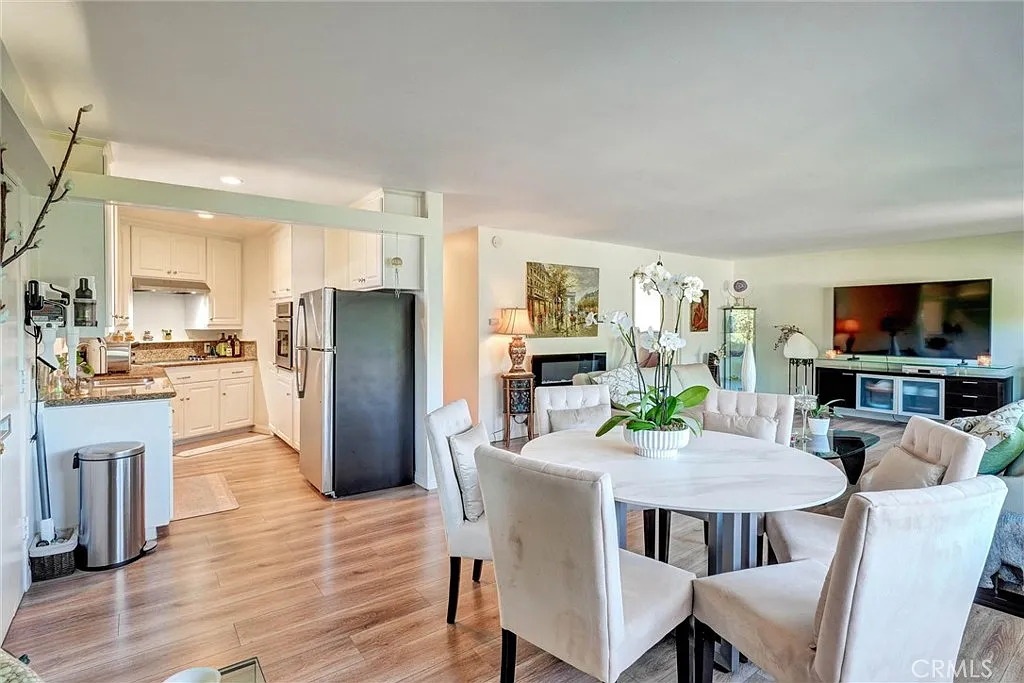 2 bed, 1098 sqft, $5,995 — Photo 3